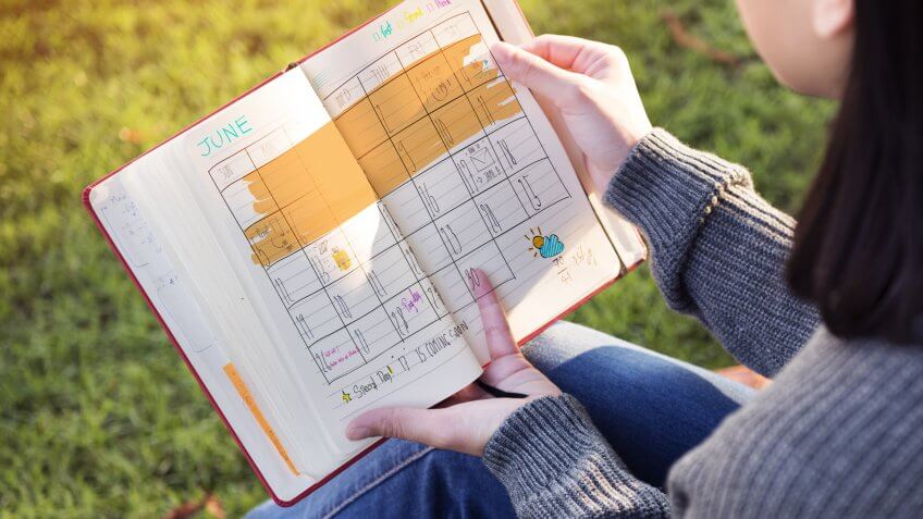 woman-looking-at-calendar
