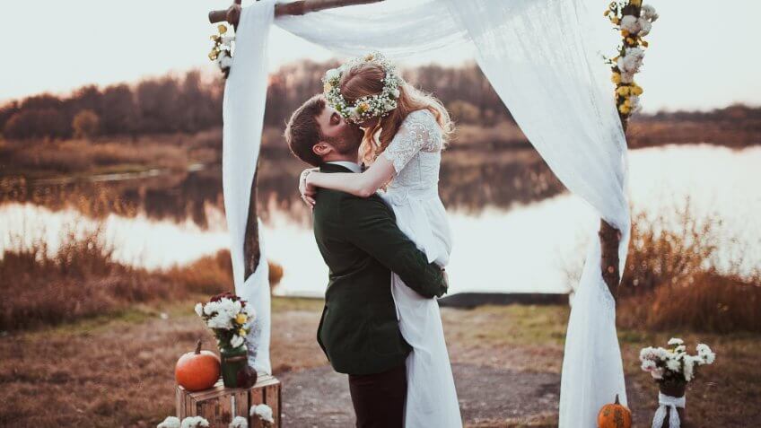 couple-getting-married