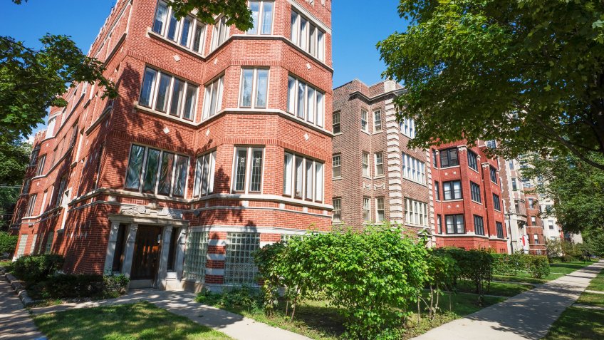 "Clear Sky, All, America, Apartment, Apartments, Architectural Detail, Architecture, Architecture And Buildings, BUILDING, Brick, Building Exterior, Building-Type, Built Structure, COMPOSITION, Chicago, Chicagoland, City, Clear Sky, Color, Color Image, Cook County, Cook County", Description, Good Condition, Home, Homes, Horizontal, House, Illinois, Landmarks, Midwest, Midwest USA, No people, Nobody, OTHER DESCRIPTION, Other Keywords, Outdoors, PEOPLE, PHOTO EFFECTS, Plants, Real Estate, Residential, Residential District, Residential Structure, Sidewalk, Skies, South, South Shore, South Side, Sunlight, Sunny, Town, Townhouse, Travel Locations, Tree, USA, United States, Urban Scene, Well Kept, Wide Angle, Wide-Angle Lens, footpath, places
