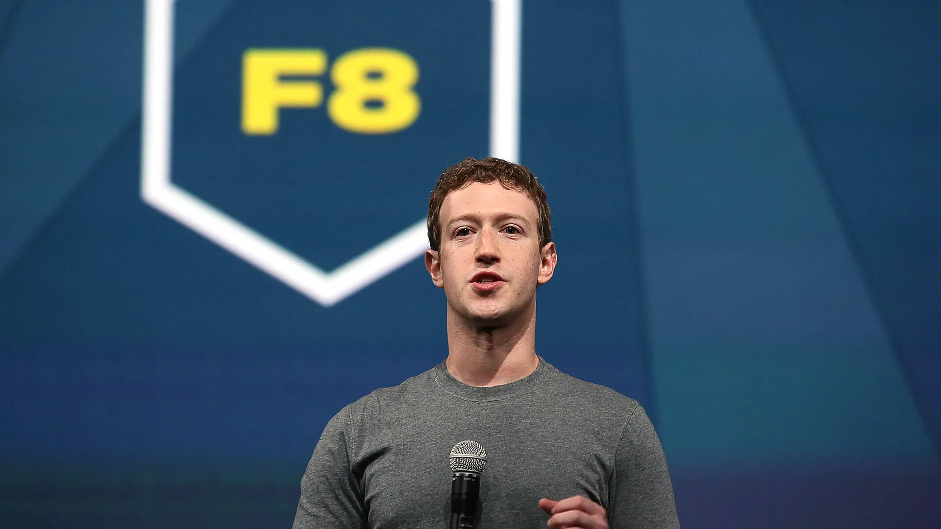 Facebook首席执行官马克·扎克伯格在Facebook提供的开幕式主题f8