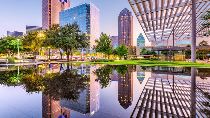 Dallas, Texas, USA downtown plaza and skyline.