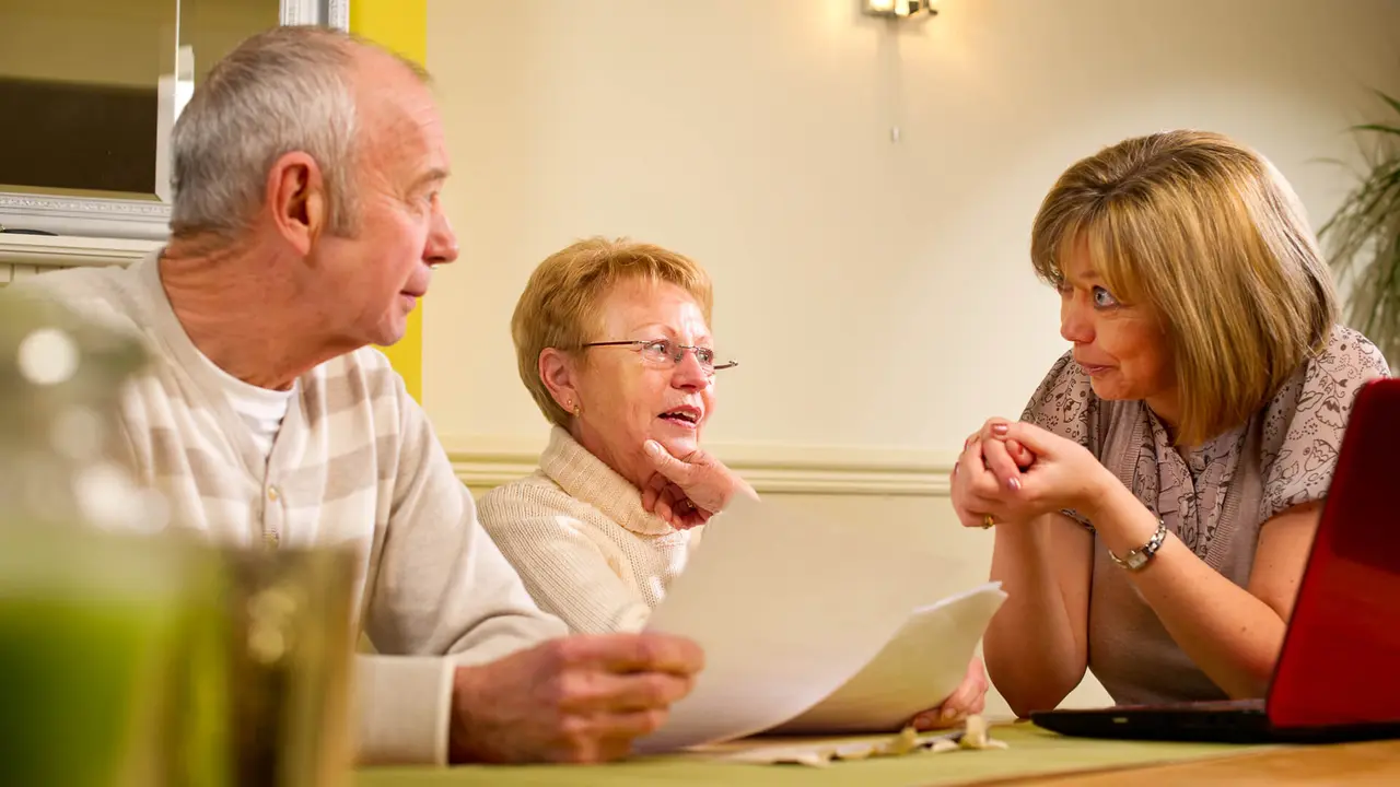 senior couple get financial advice.
