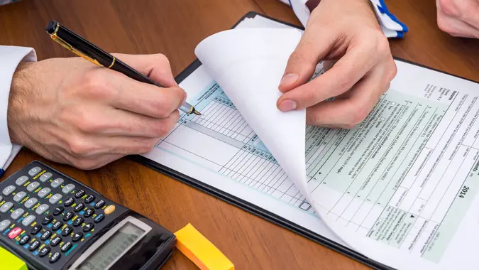 I’m a CPA: 3 Questions Lower-Income Americans Should Ask Themselves Before Filing