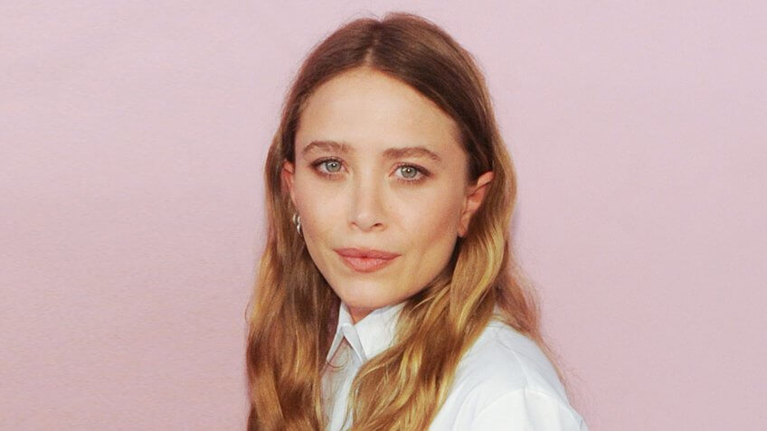 Mandatory Credit: Photo by Broadimage/REX/Shutterstock (8858512dq)Mary-Kate Olsen, Ashley OlsenCFDA Fashion Awards, New York, USA - 05 Jun 20172017 CFDA Fashion Awards - Cocktail Hour.