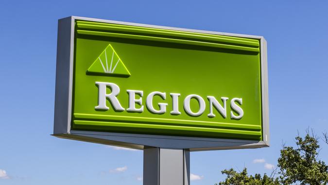 Regions shutterstock_686395906 Indianapolis - Circa July 2017: Regions Financial Corporation.