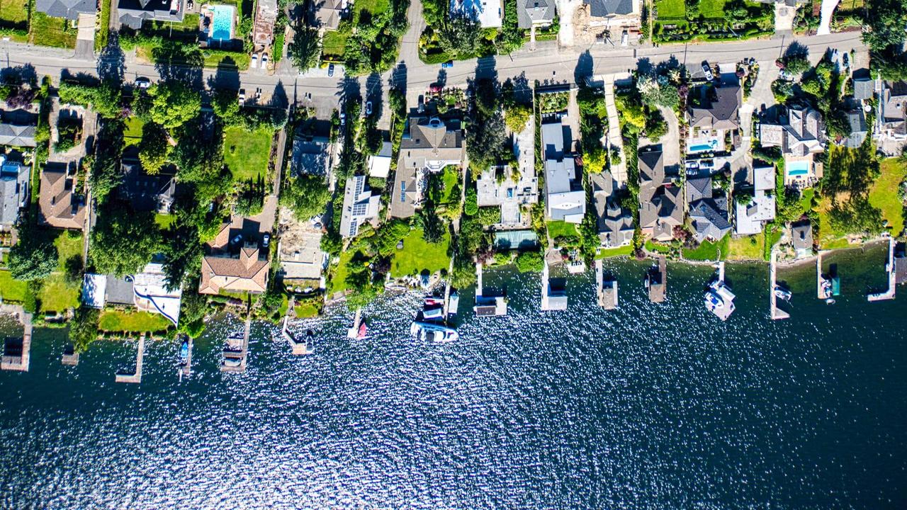 An aerial view of the lakefront residential community on Mercer Island, Washington State, nestled between the downtown districts of Bellevue and Seattle.