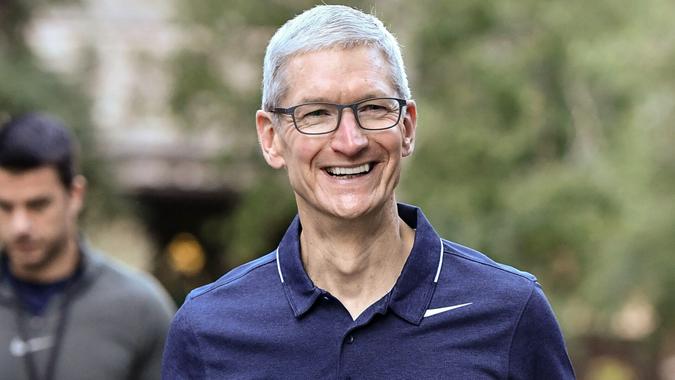 Photo by Rob Latour/REX/Shutterstock Tim Cook Allen & Company Sun Valley Conference, Idaho, USA - 12 Jul 2017