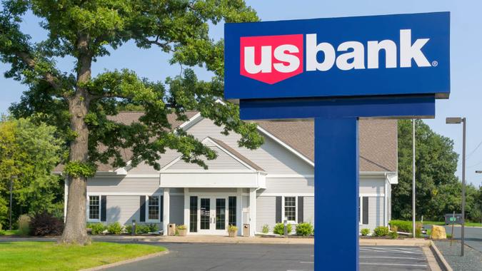 ST PAUL, MN/USA - SEPTEMBER 10, 2017: US Bank exterior and logo.