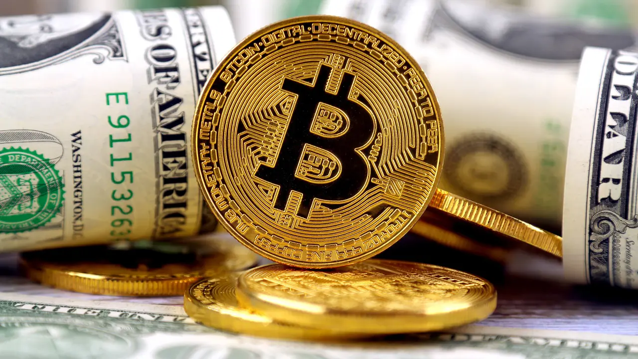 bitcoin cryptocurrency and US dollars