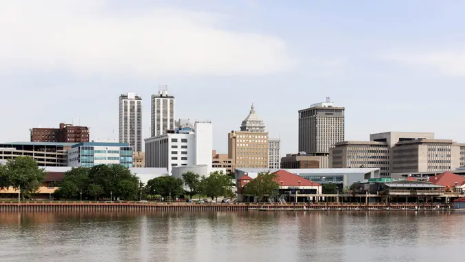 26 Best Illinois Cities To Retire on $3,000 a Month