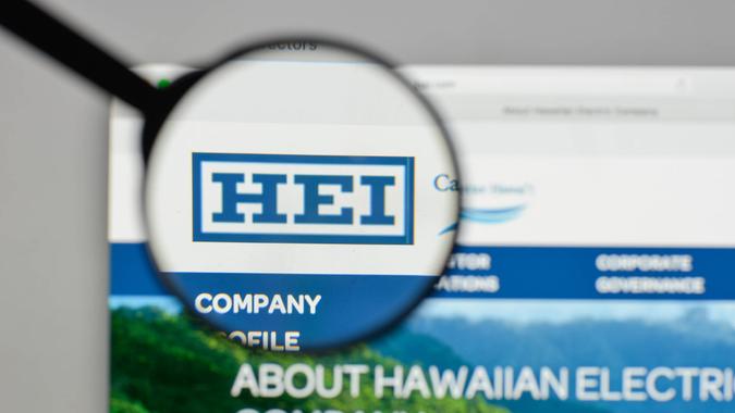 Hawaii - Hawaiian Electric Industries - shutterstock_732835330 Milan, Italy - August 10, 2017: Hawaiian Electric Industries logo on the website homepage.