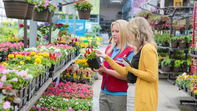 Lowe's employer helping out customer