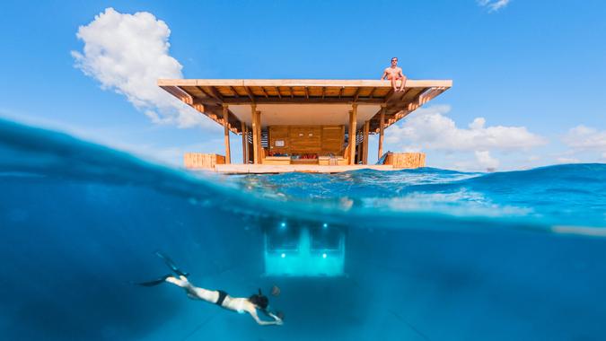 Manta Resort above and under water room