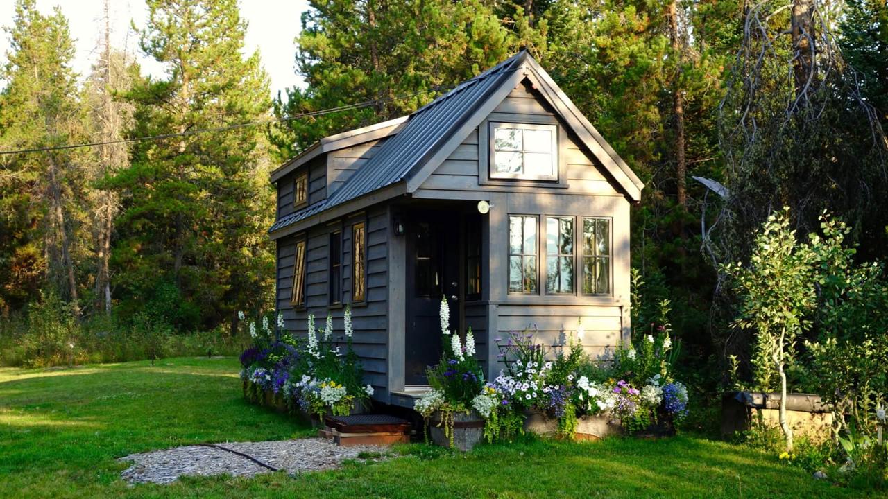 Tiny Houses Are Taking Over: A Look at the Pros and Cons | GOBankingRates