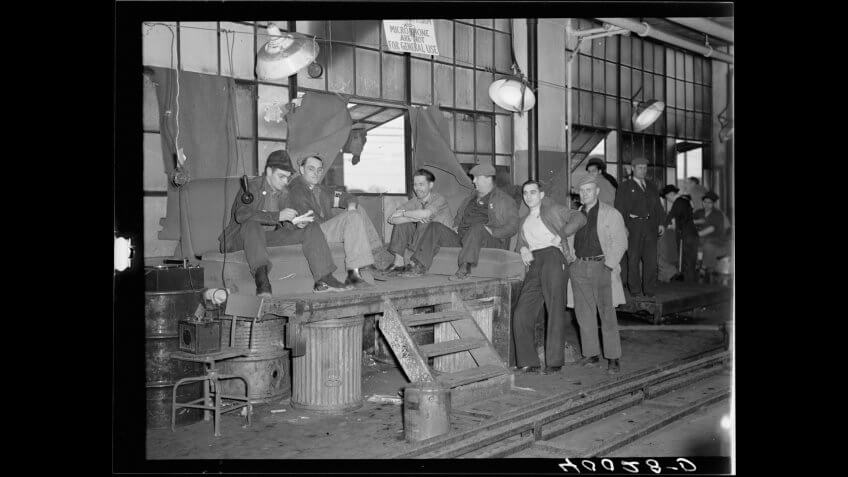 TitleStrikers guarding window entrance to Fisher body plant number three.