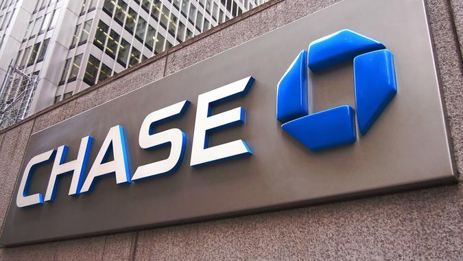 My Chase Experience: Large Network of Branches and ATMs With a Full Suite of Services