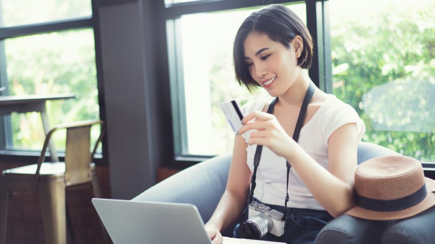 traveler with credit card at coffee shop