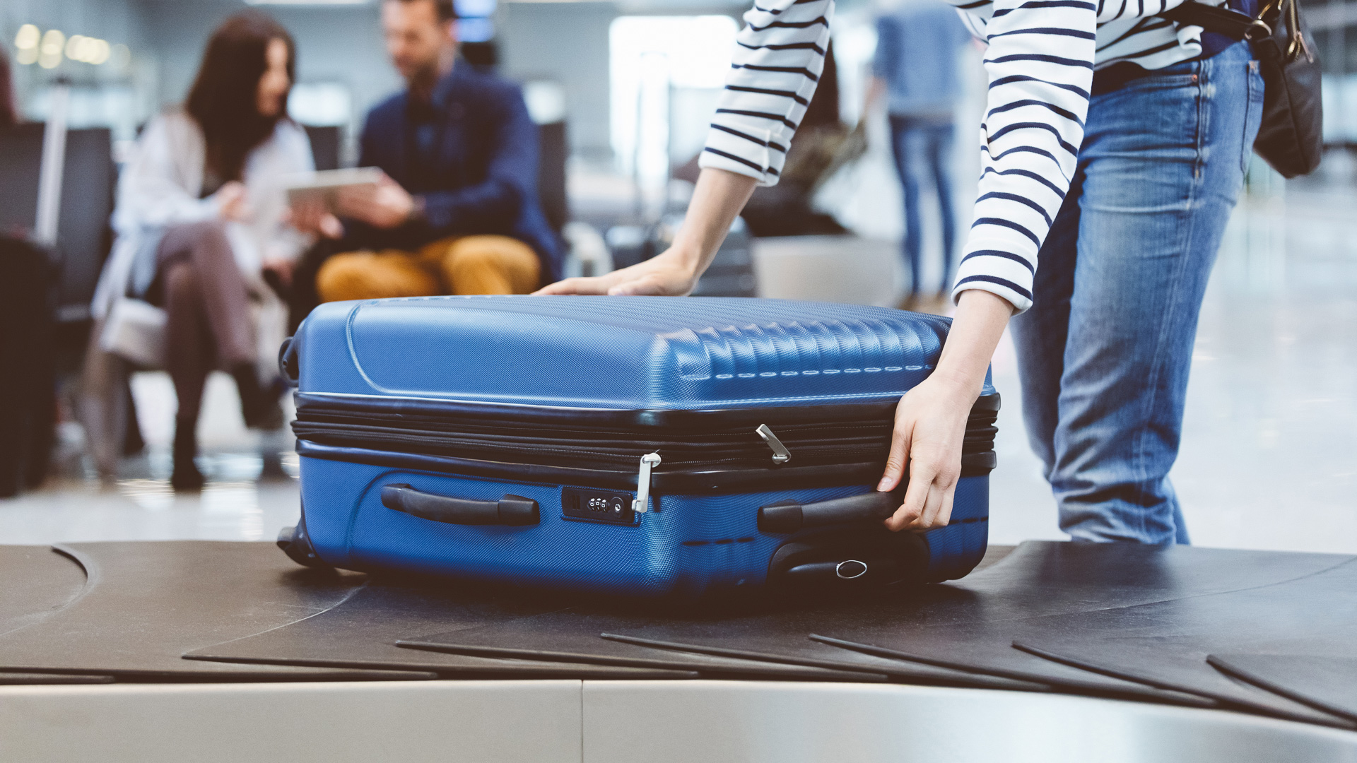 The Easiest Way to Avoid Paying for Checked Luggage