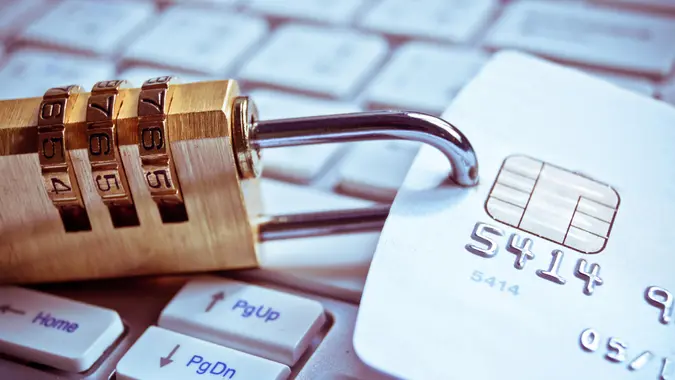 4 Ways To Keep Your Money Safe From Scams and Fraud Online