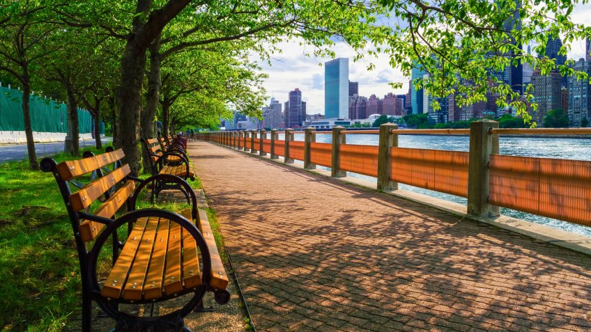 A walking path along the East River with nice views of Manhattan from Roosevelt Island.