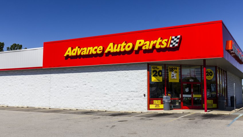 Ft. Wayne - Circa September 2016: Advance Auto Parts Retail Location. Advance Auto Parts is the largest retailer of automotive replacement parts and accessories in the US III
