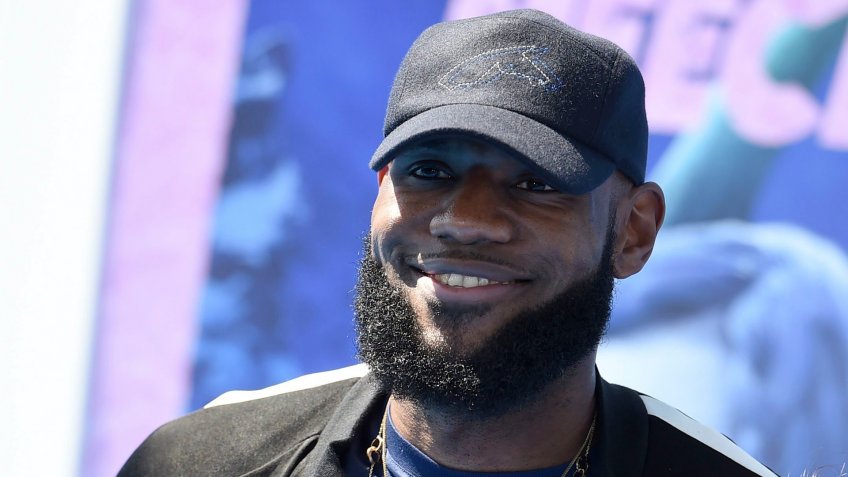 Lebron James smiles on red carpet event