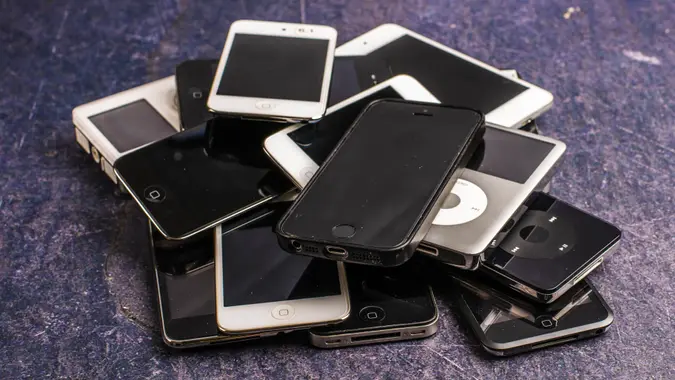 Wilmette,Illinois/USA-August 28 2018:Stack of old iPhones and iPods.