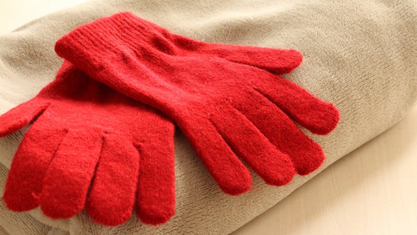 Red knit gloves