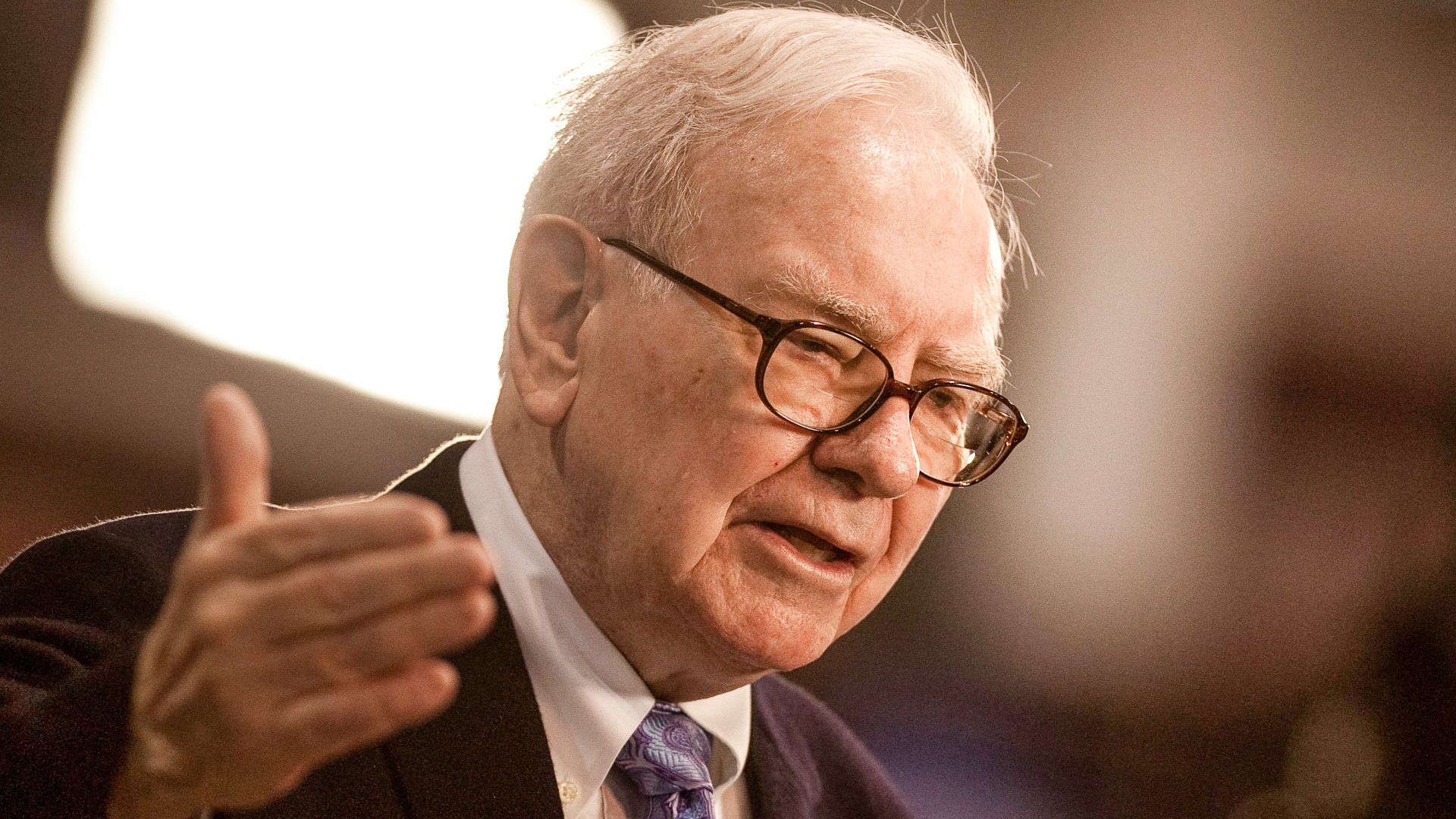 21 Life Hacks From Warren Buffett That Anyone Can Use Gobankingrates