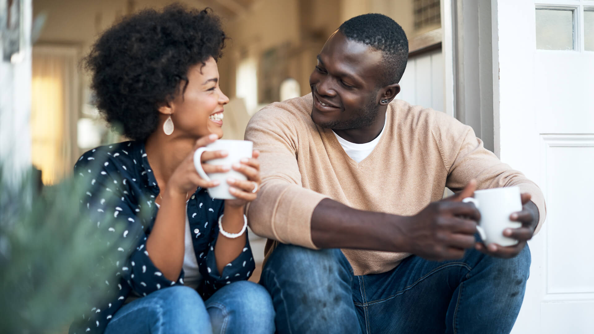 6 Ways Happy Couples Talk About Money | GOBankingRates
