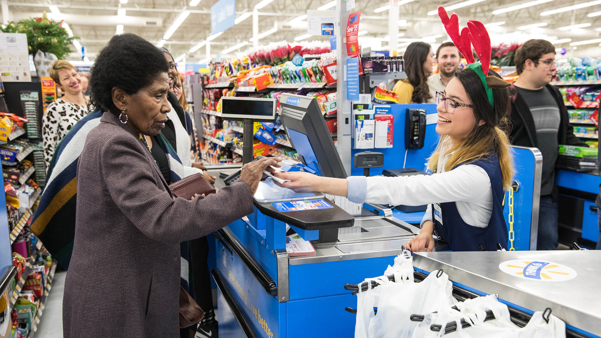 Walmart's Holiday Hours For New Year's And Christmas | Gobankingrates