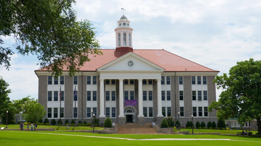 Wilson Hall at the Quad of James Madison University (Harrisonburg, Virginia USA / June 24, 2016)