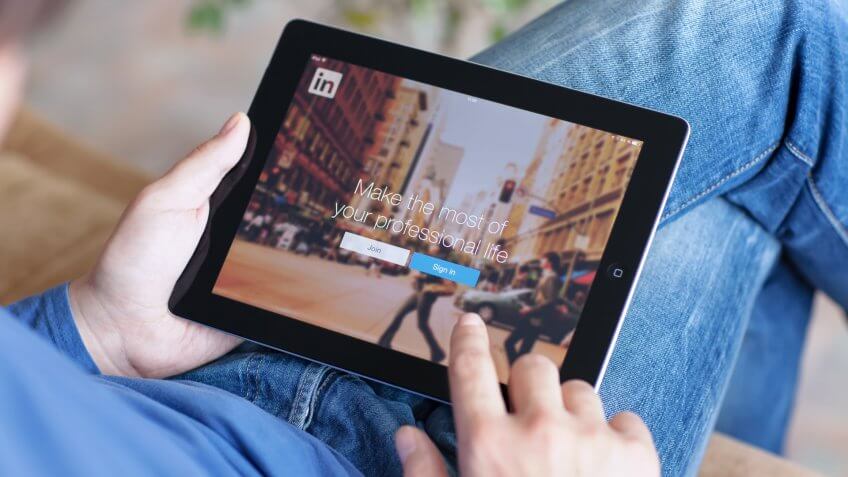 guy using LinkedIn to find a new job