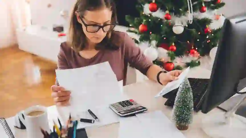 5 Best Ways To Use Your Holiday Bonus Before the End of the Year