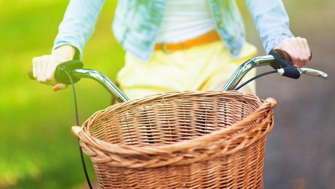 07 Bike rental Rafal Olkis-shutterstock_112917076 10980, Horizontal