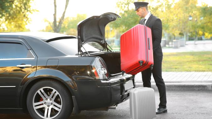 18 Car service Africa Studio-shutterstock_543933295 10980, Horizontal