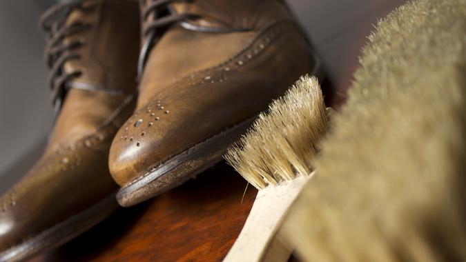 21 shoe shine kit Dzordzns-shutterstock_169661972 10980, Horizontal