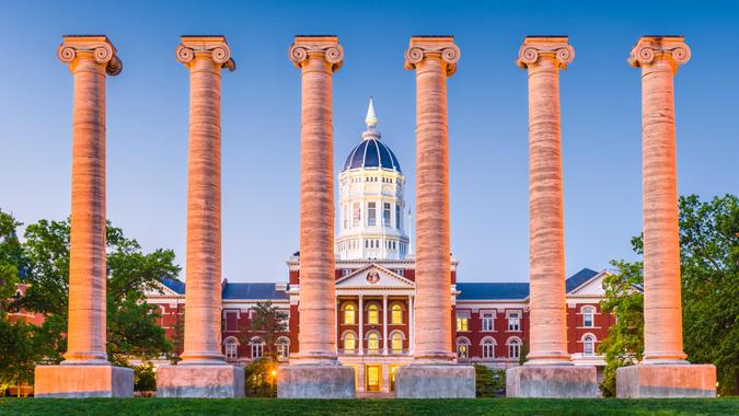 10 Cheapest College Towns in the US Where Students Can Afford To Live