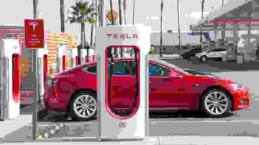 Tesla Creates Confusion Around Charging Station Membership for Non-Tesla EVs — Is It a Bargain or Not?