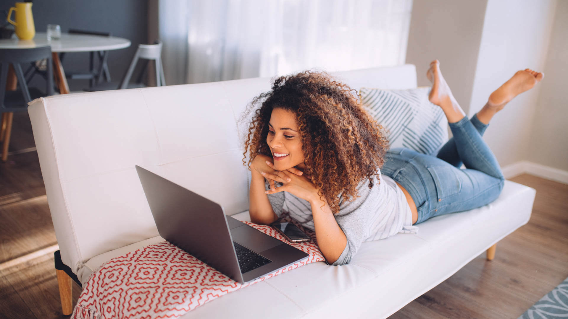 5 Couch-Surfing Lessons I Learned From the Worst Houseguest Ever