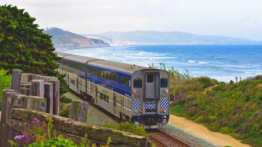 Amtrak Pacific Liner traveling through San Diego hari-panicker-1351366-unsplash