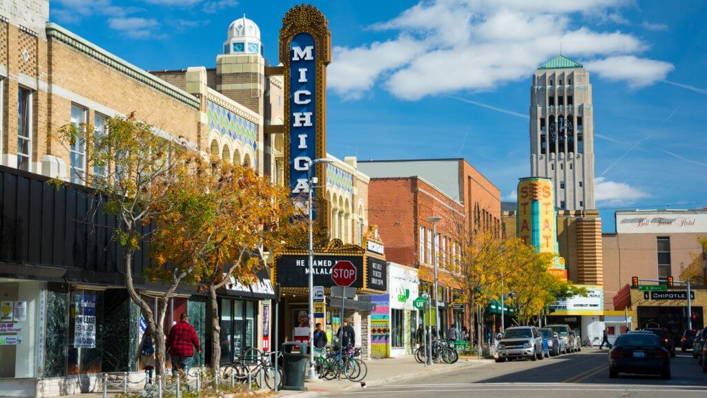 Best Small Towns in America to Retire (Study 2019) | GOBankingRates