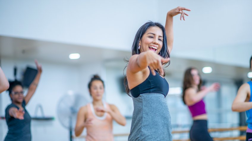 dance instructor teaching a class