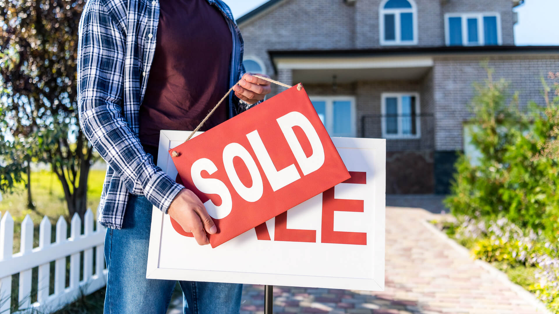 Sold man. Tips for selling your Home. Real Estate wholesale.