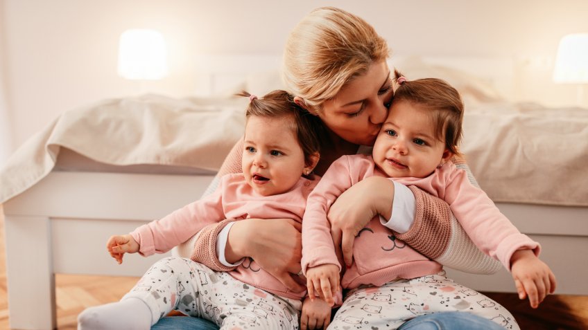 mom with twin daughters