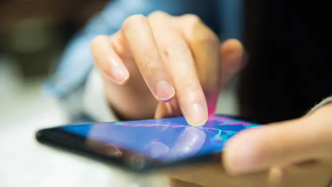 Using moblie phone analyzing stock market data.