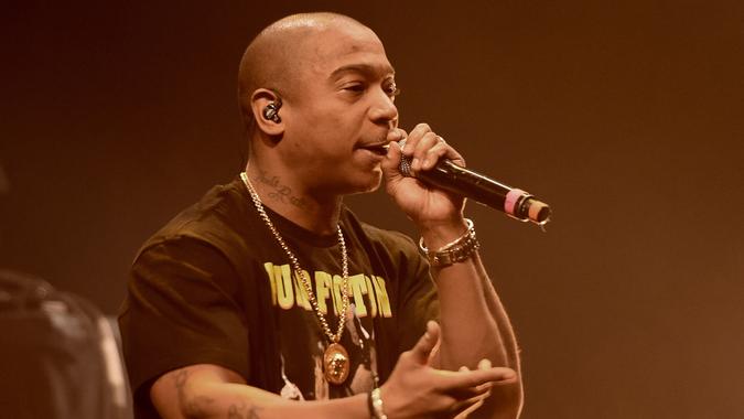 Ja Rule performs with Ashanti