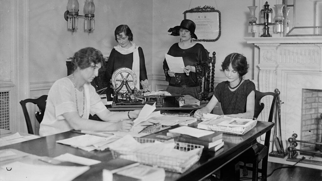 women working in an office in 1924