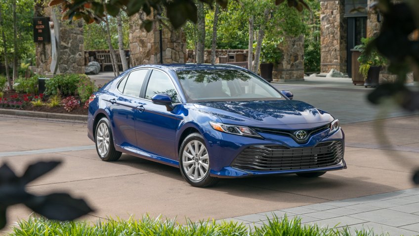 2019 Toyota Camry LE best car