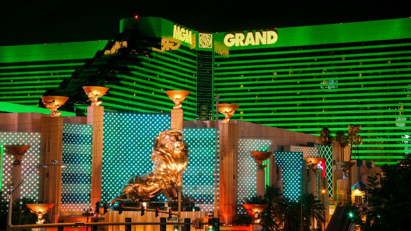 how many casinos does mgm own